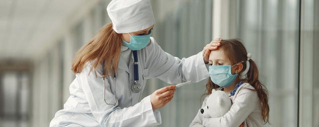 Медики рассказали о симптомах «британского» штамма коронавируса у детей