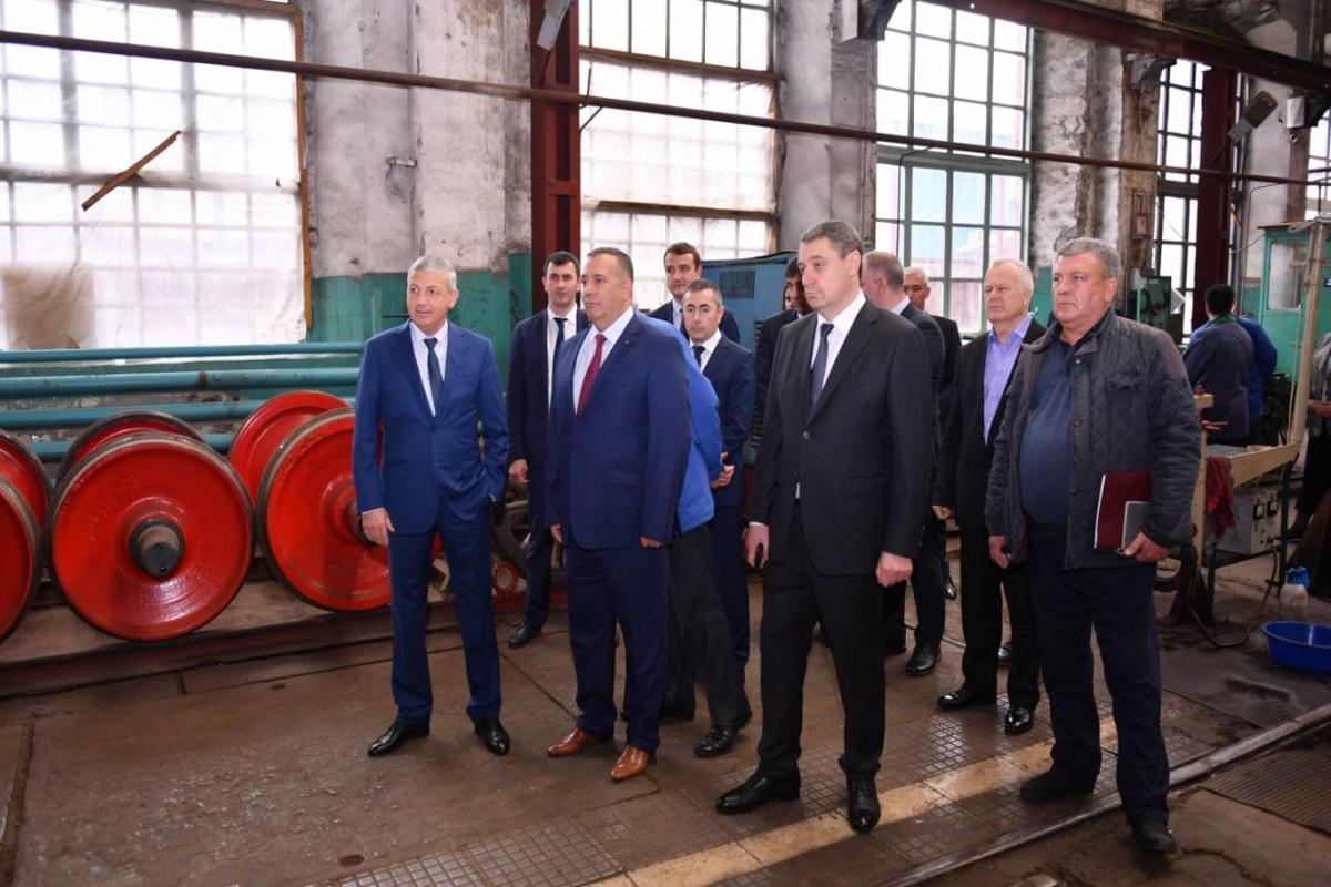 Владикавказский вагоноремонтный завод на три года освобождают от уплаты налога на имущество