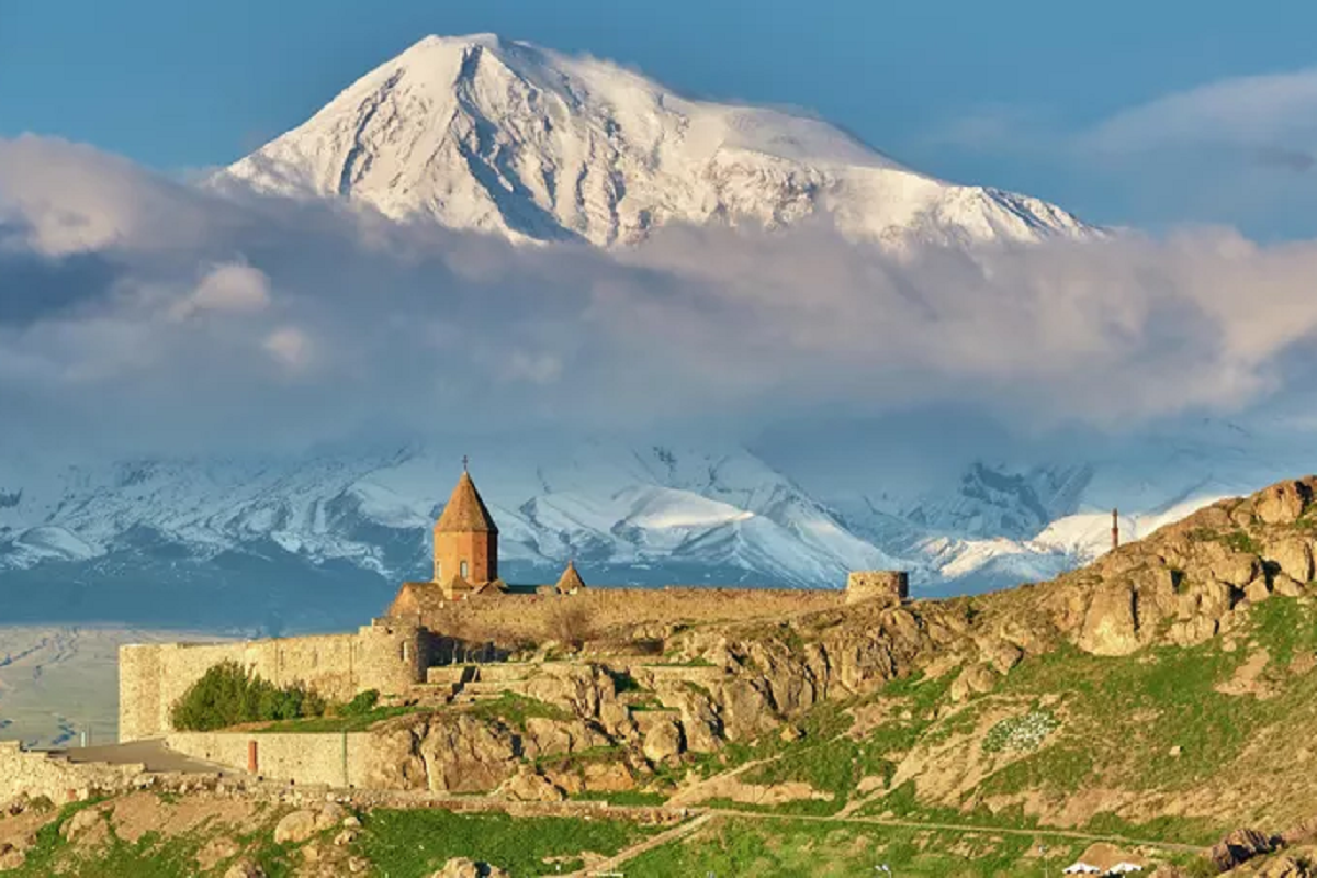 Резидентам ОАЭ разрешили безвизовый въезд в Армению