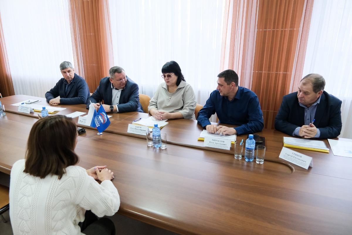 Личный контроль: председатель Думы Астраханской области Игорь Мартынов провел прием граждан в Камызякском районе