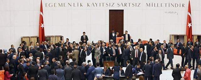 В Турции одобрили проведение выборов 24 июня