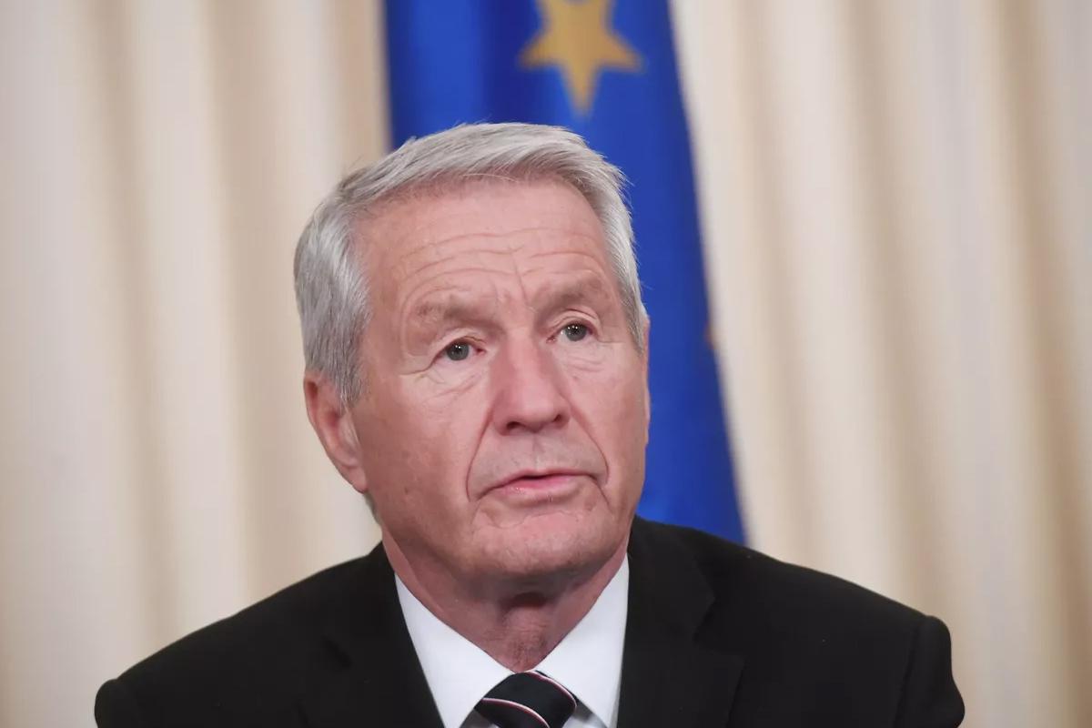 Скандал в Норвегии: экс-премьер Ягланд наложил на себя руки после всплывших связей с Эпштейном