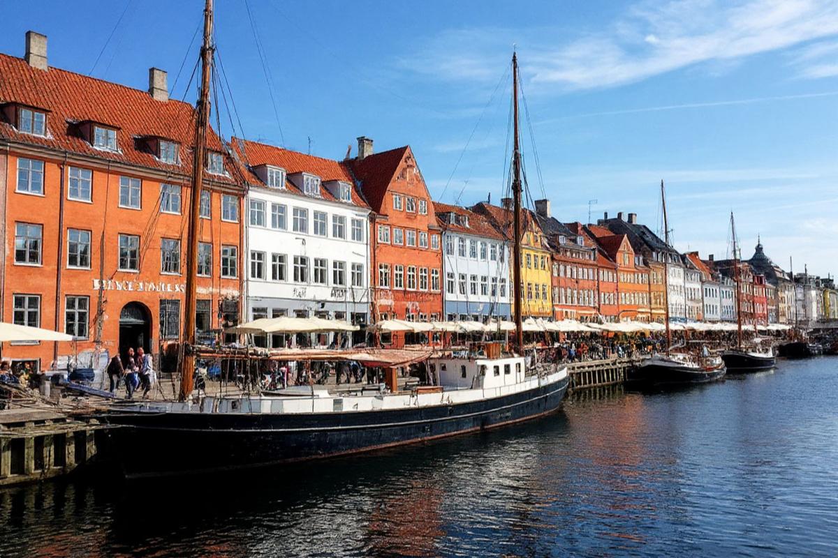 Названы самые счастливые города мира