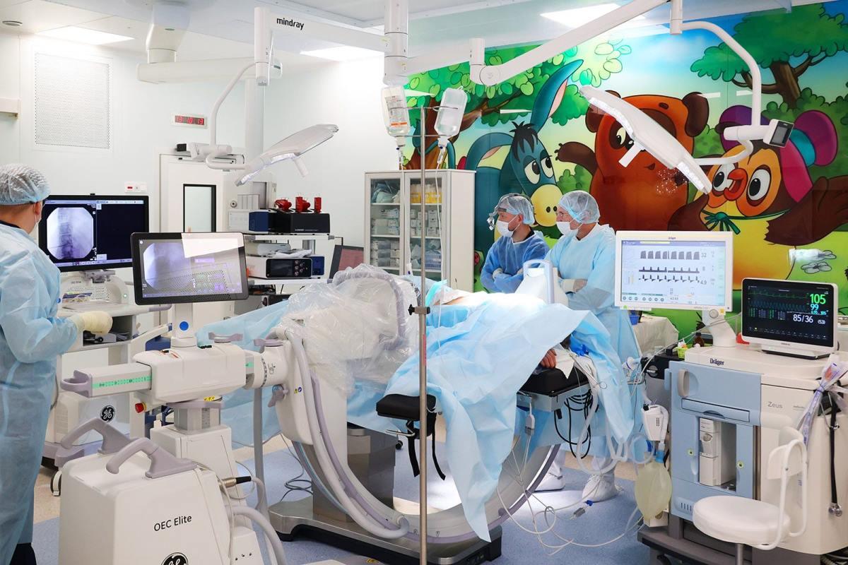 Московские специалисты внедрили уникальный метод лечения тяжелых деформаций позвоночника у детей