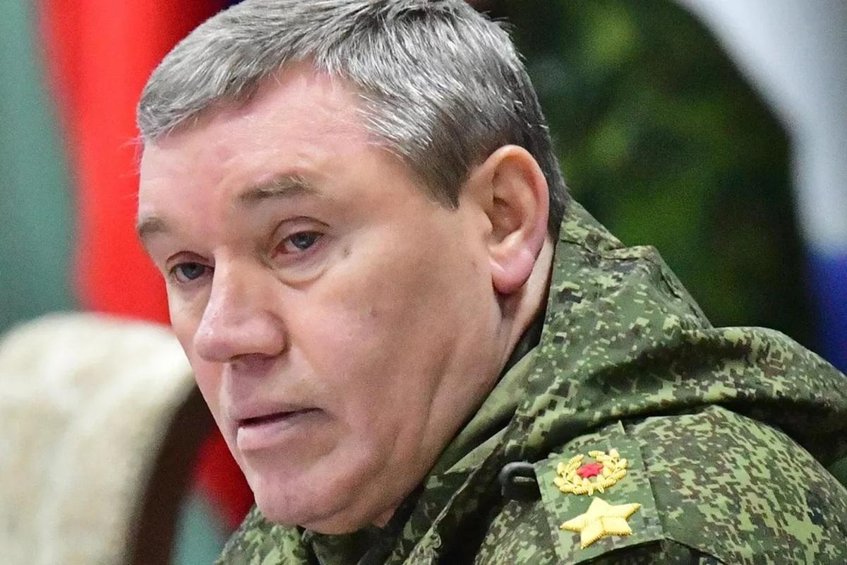 Герасимов заявил, что ВСУ перебросили силы под Красноармейск в ущерб другим направлениям