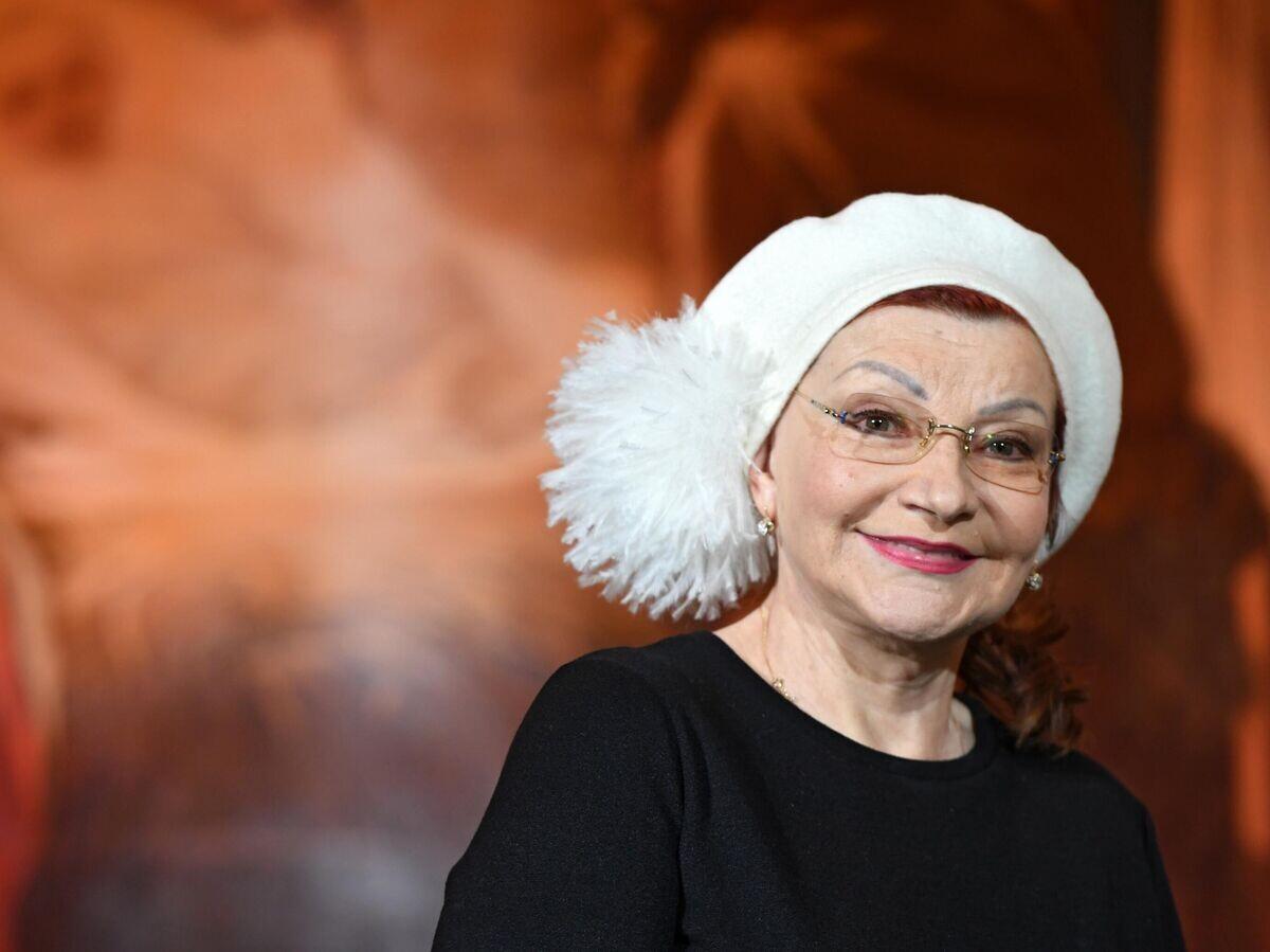 Деньги вместо ребенка и рай за границей. Как сейчас живёт богатая и постройневшая Елена Степаненко