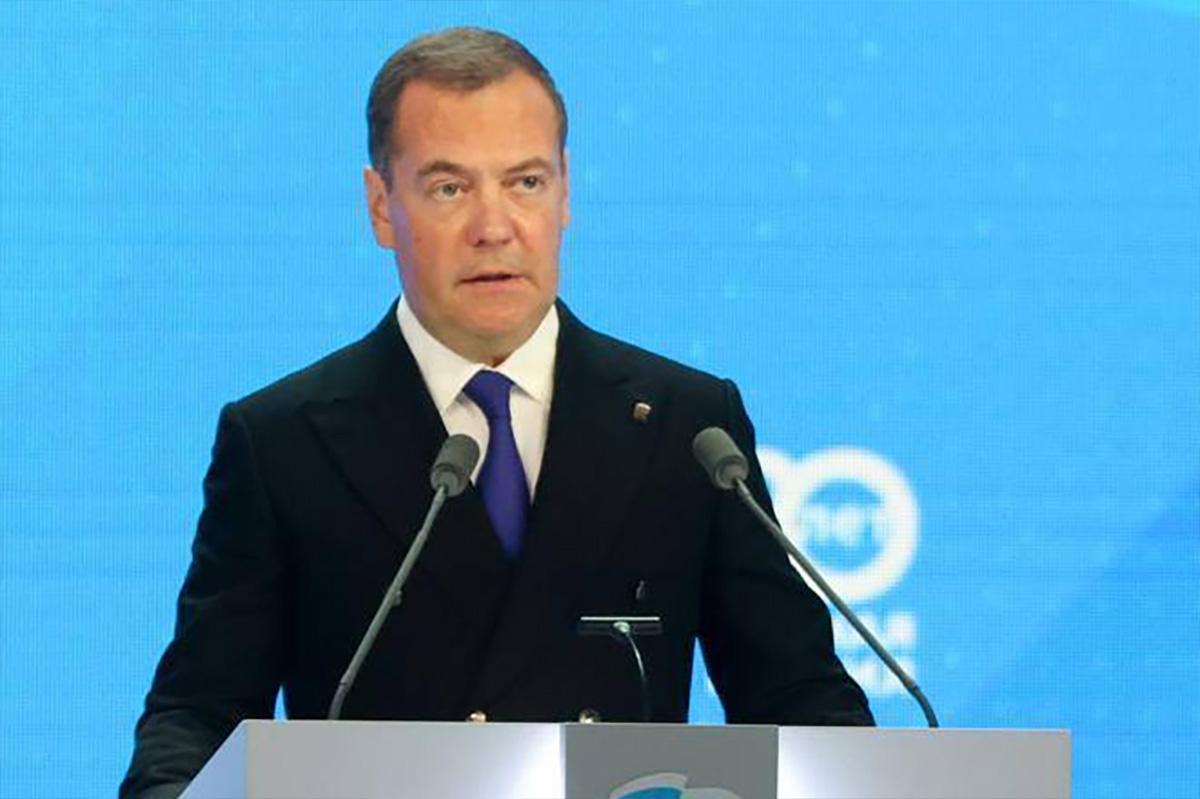 Медведев прокомментировал атаку БПЛА на резиденцию президента России