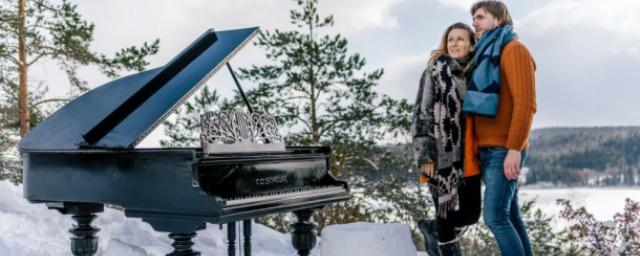 Видео играющего в горах Карелии пианиста появилось в интернете