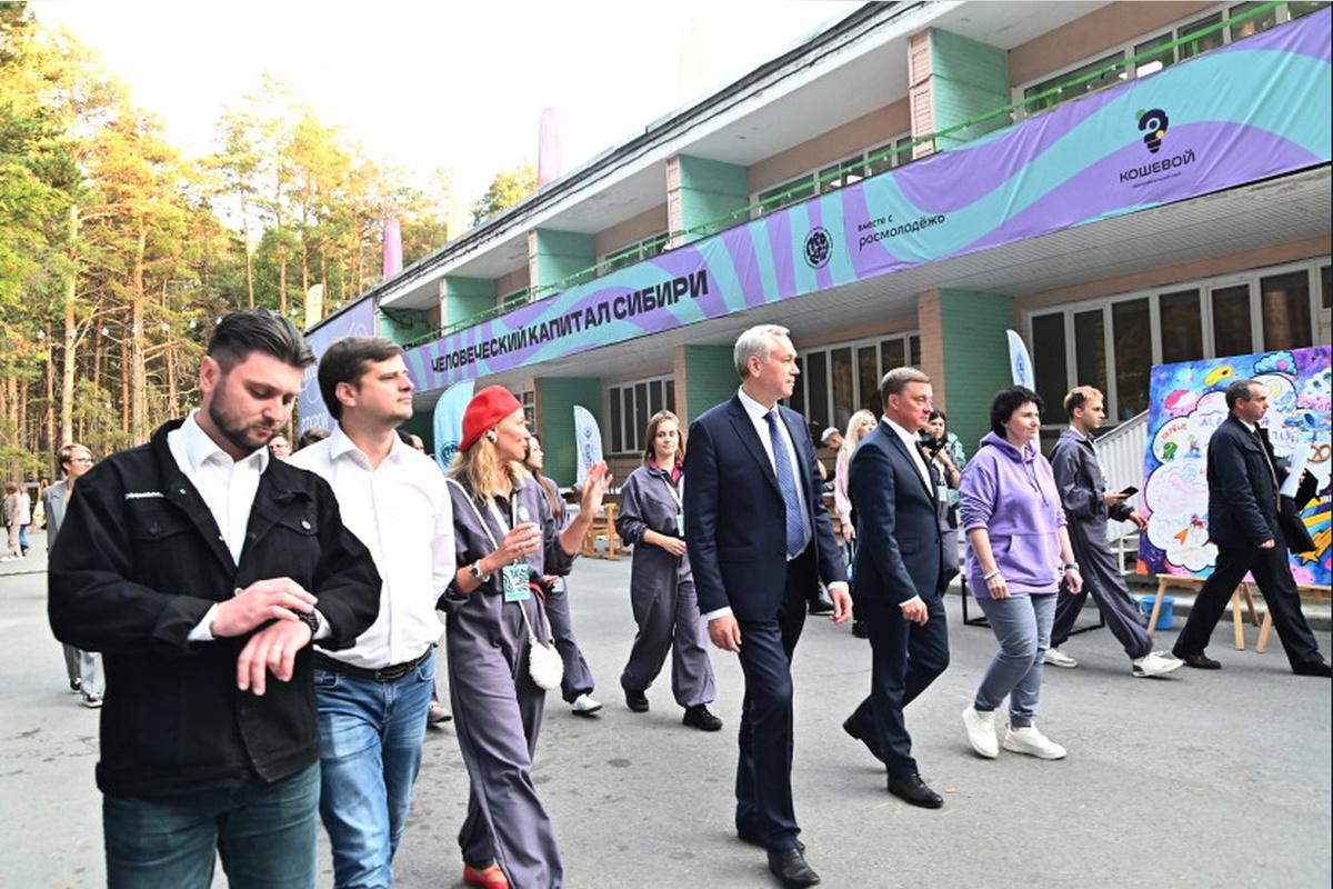 Губернатор Андрей Травников на молодежном форуме «ПроРегион»: в конкурсе грантов Росмолодежи могут участвовать представители самых разных регионов нашей страны