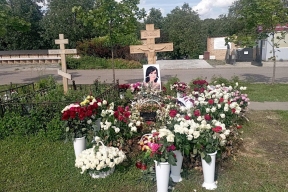 Муж Заворотнюк пришел с Навкой на кладбище в годовщину смерти актрисы