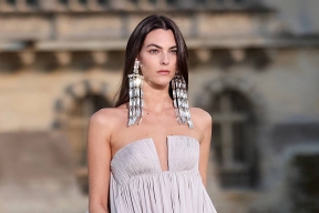 Девушка Ди Каприо порвала винтажное платье на свадьбе Безоса