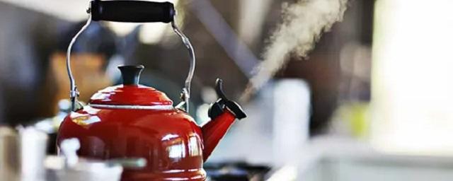 Врачи из Новосибирска рассказали, что воду можно кипятить несколько раз