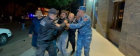 46 человек задержала полиция на митинге у здания правительства Армении