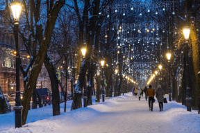St. Petersburg has installed lighting on the alley between Labor and Decembrists squares