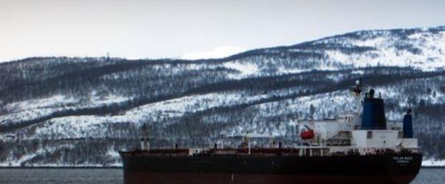 В порт Мурманска прибыло нефтехранилище-танкер «Полар Рок»