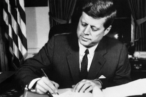 Конгрессвумен рассказала, кто принял решение передать документы по Кеннеди