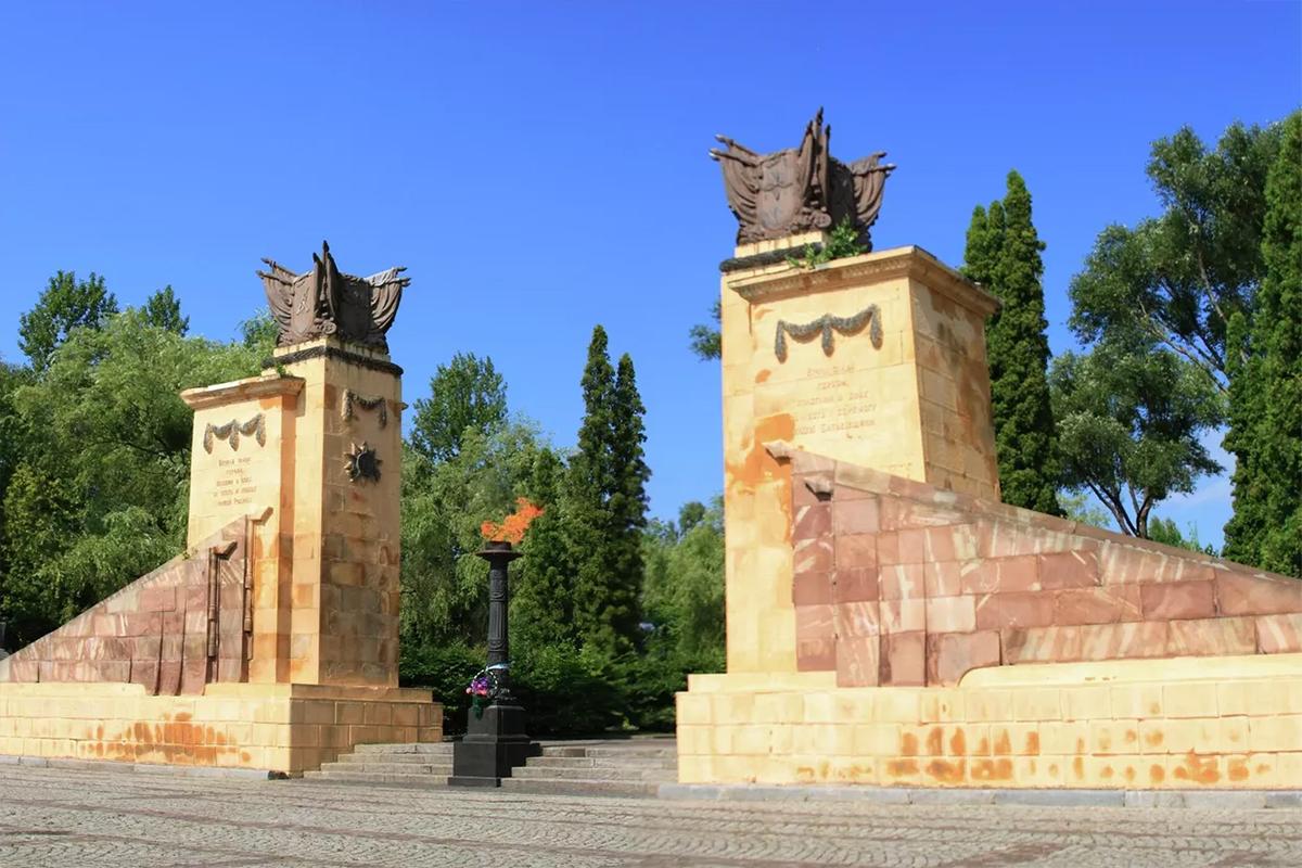 Мэр Львова готов обменять останки советских солдат на боевиков ВСУ