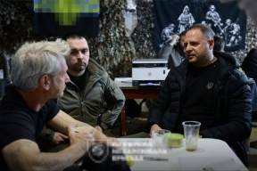 Шон Пенн променял «Оскар» на поездку к разбитой бригаде ВСУ в компании Ермака