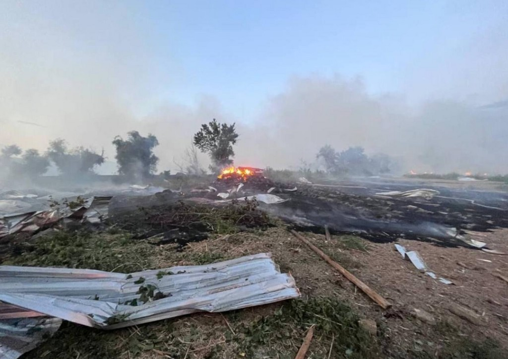 Власти Одесской и Днепропетровской областей сообщили о пожарах после ударов по регионам