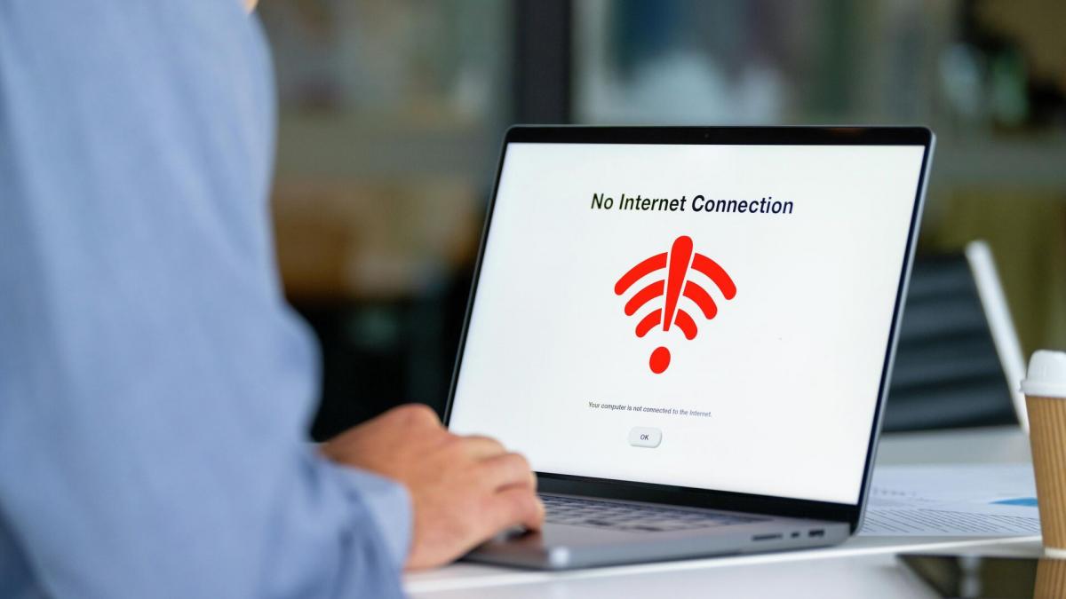 Жителям НСО посоветовали запастись наличными на случай отключения интернета