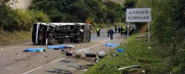 13 человек погибли в результате автокатастрофы с автобусом в Колумбии