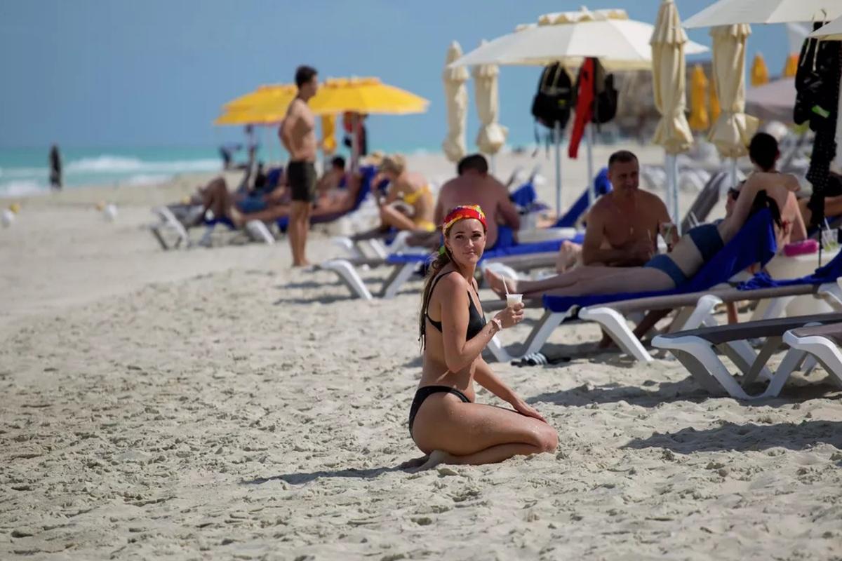 Стали известны страны, где туристы рискуют отравиться местной едой