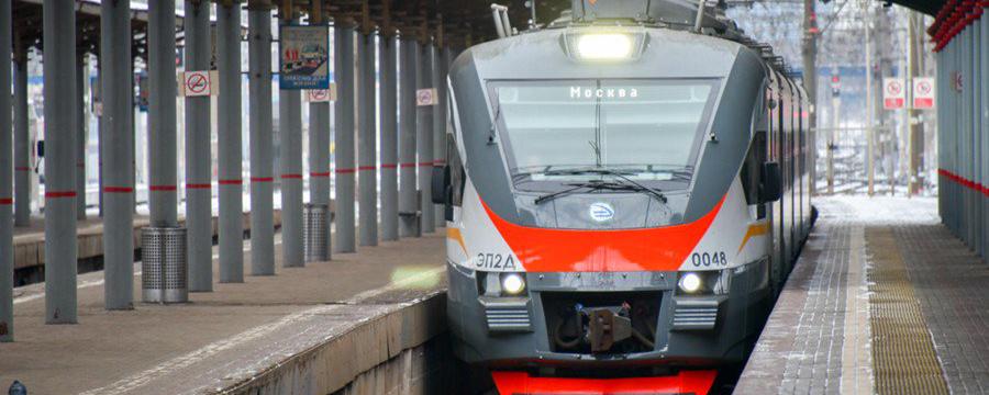 Трое подростков попали под поезд в Москве