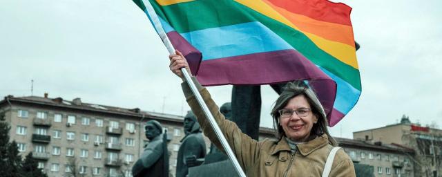 На участниц новосибирского ЛГБТ-флешмоба посыпались угрозы