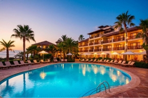 Две главные тенденции в путешествиях россиян: экономия на питании и рост премиального сегмента