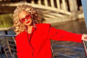 Лариса Долина несколько часов не могла пошевелиться. На вызов приехала скорая. Что с певицей?