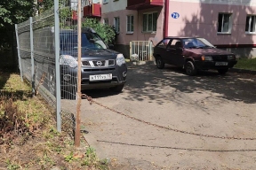 Жители Саранска жалуются на незаконный захват парковочных мест во дворах