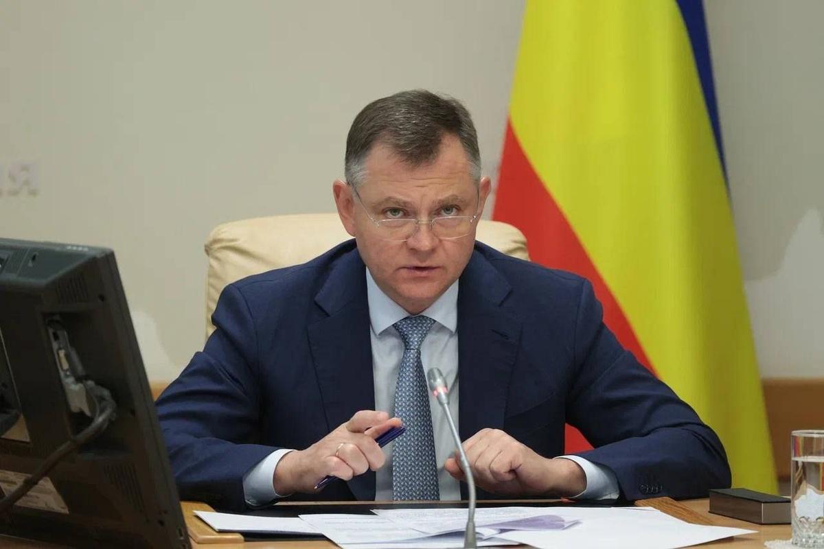 Врио губернатора Юрий Слюсарь поручил завершить обустройство детских площадок до октября