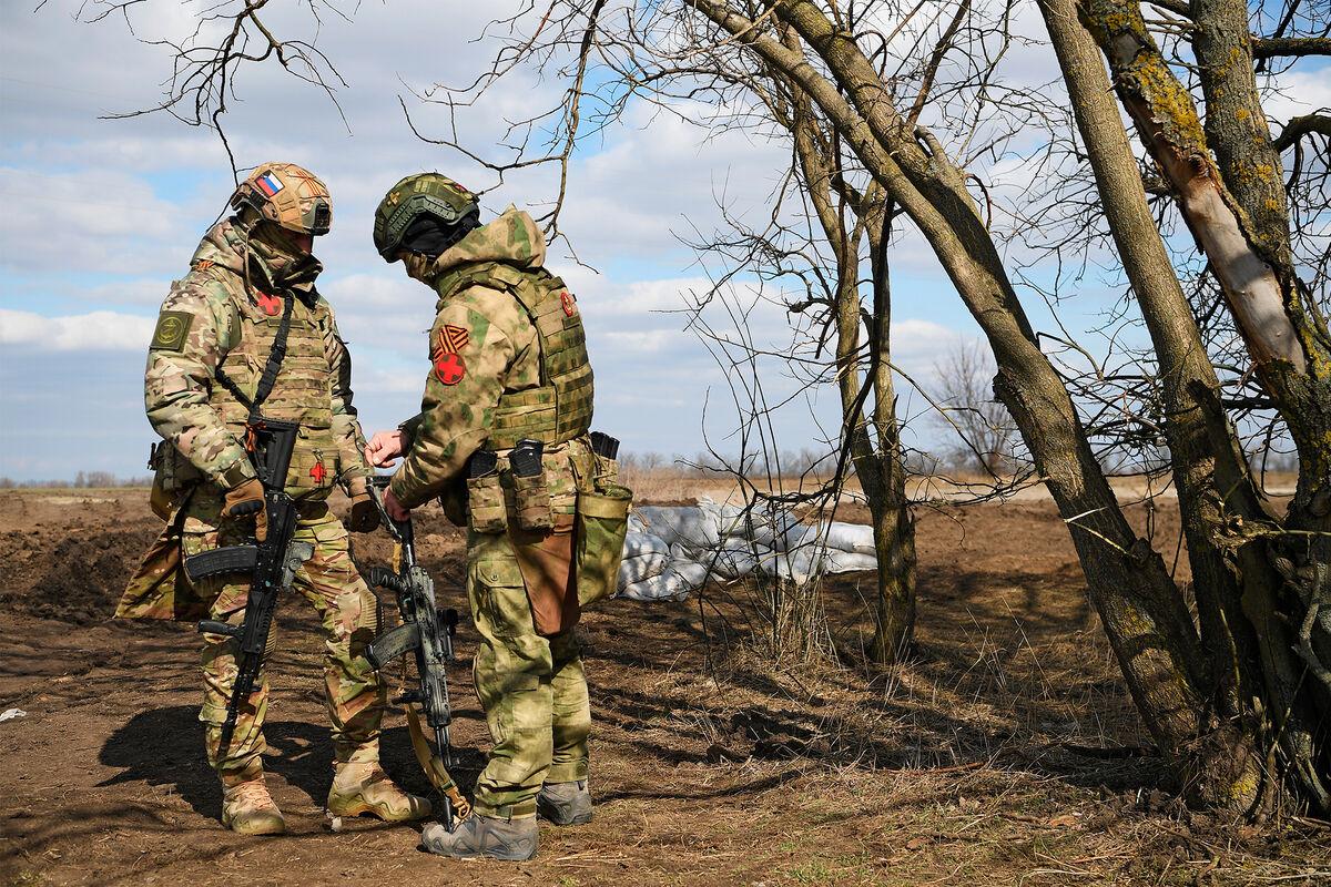 Украинские солдаты помогли эвакуировать взявшего их в плен командира ВС России