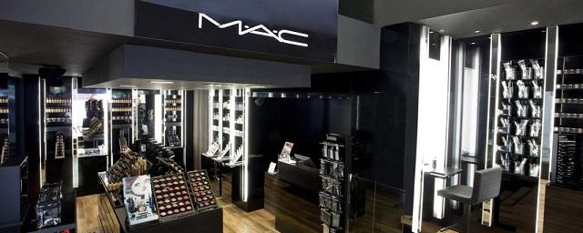 Компания MAC представила рождественскую коллекцию косметики