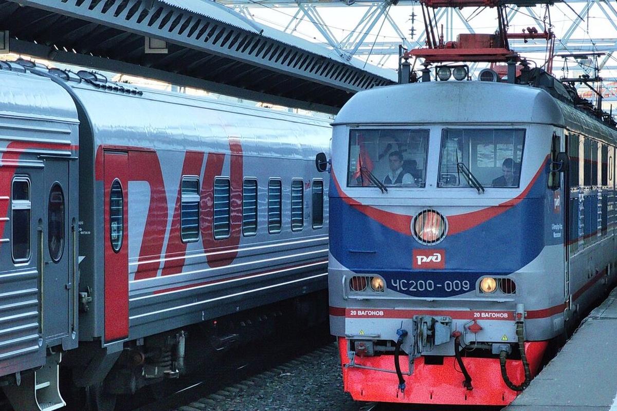 Падение беспилотника парализовало движение поездов на юге России