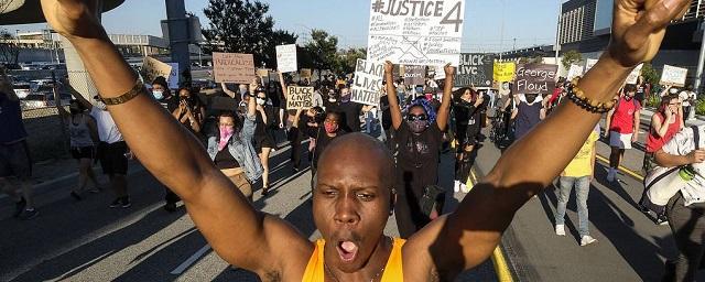 В Лос-Анджелесе и Мемфисе прошли протесты после убийства чернокожего в Миннеаполисе