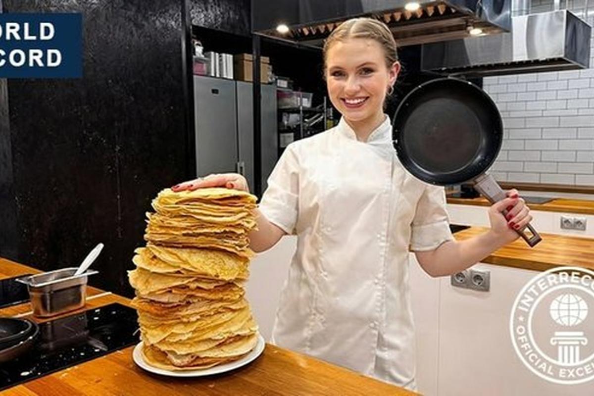 Студентка из Петербурга испекла 173 блина за 60 минут