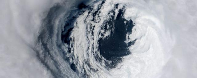 Из-за тайфуна «Непартак» в Японии отменено более 20 авиарейсов