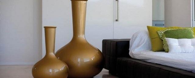 Использование напольных ваз при декорировании комнаты