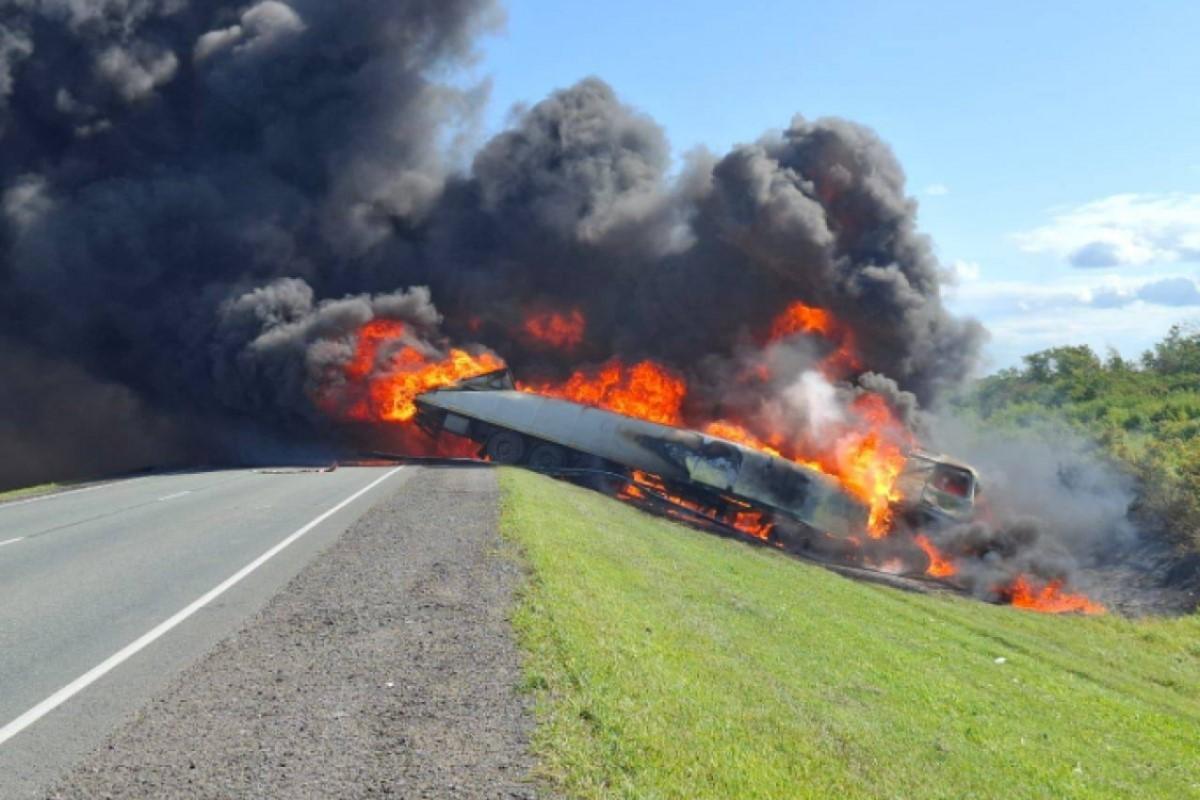 В Омской области две фуры загорелись в результате ДТП