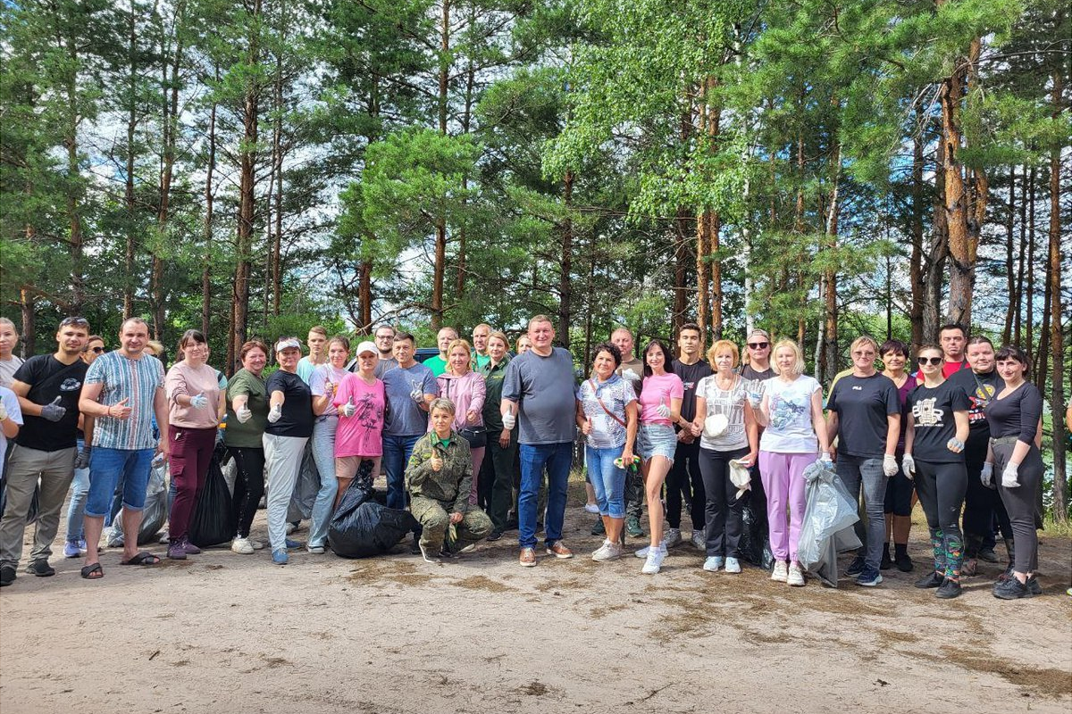 Сергей Тимохин вместе с жителями навел порядок на Голубых озерах в Луховицах