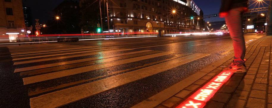 В Новосибирске появилась «зебра» со светодиодной подсветкой