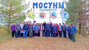 Спикер Заксобрания Кировской области Роман Береснев: В Мосунах Арбажского района по инициативе жителей установили именную въездную стелу