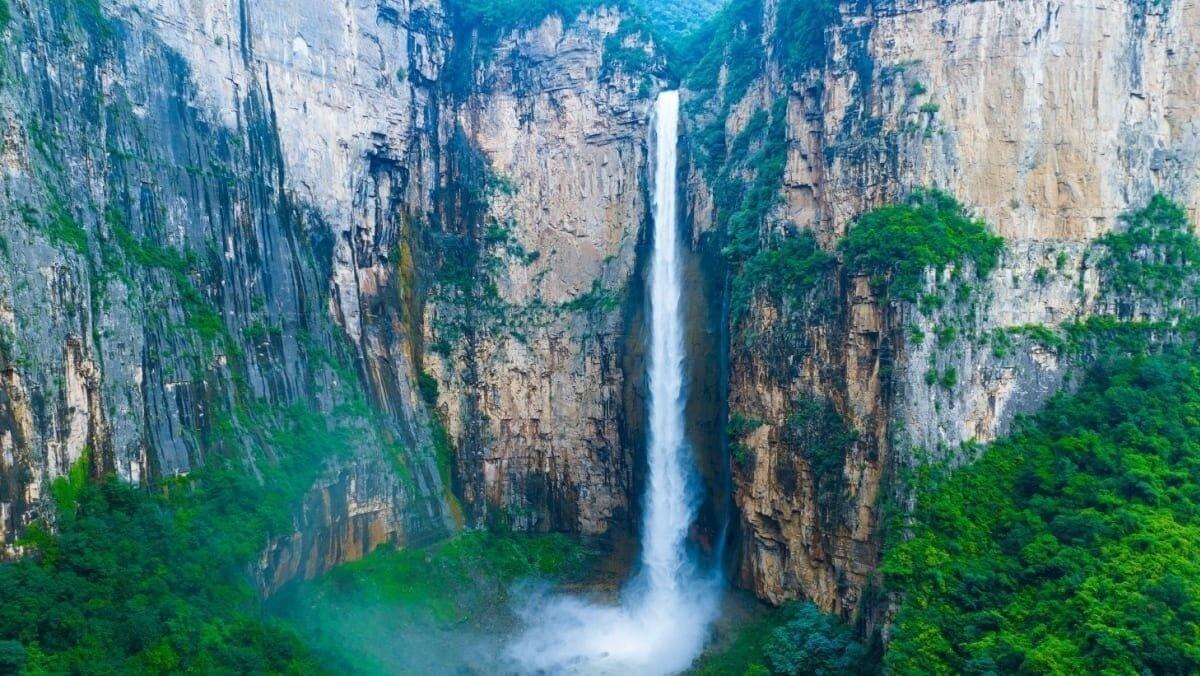 Туристы выяснили, что самый высокий водопад Юньтай в Китае создан искусственно