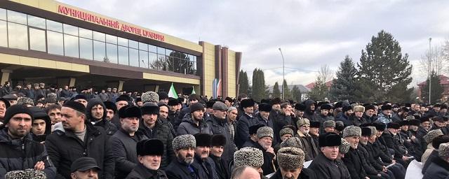 В Ингушетии продолжается митинг против договора о границе с Чечней