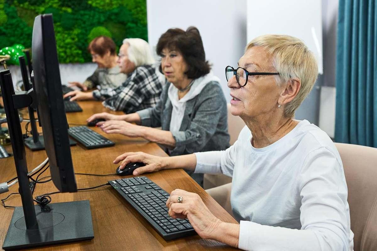 В рамках проекта «Московское долголетие» в столице открыли «Школу социальных сетей»