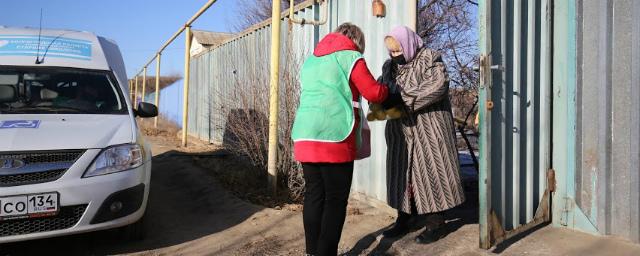 В Волгоградской области более 27 тысяч человек получили соцуслуги на дому