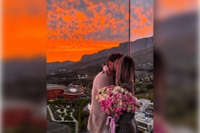 Агата Муцениеце выходит замуж