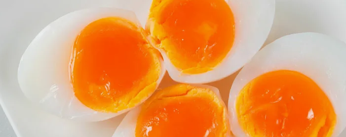 Диетолог Кабанов опроверг миф о вреде яичных желтков
