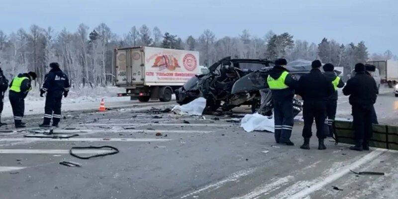 В ДТП с автомобилем ритуальной службы и грузовиком в Приангарье погибли три человека